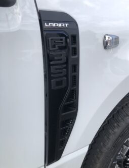 
										2023 Ford F-350 Super Duty Lariat Crew Cab Diesel full									