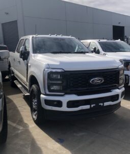 
										2023 Ford F-250 Super Duty Lariat Crew Cab Diesel full									