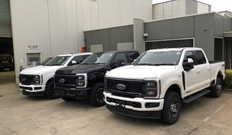 
								2023 Ford F-250 Super Duty Lariat Crew Cab Diesel full									