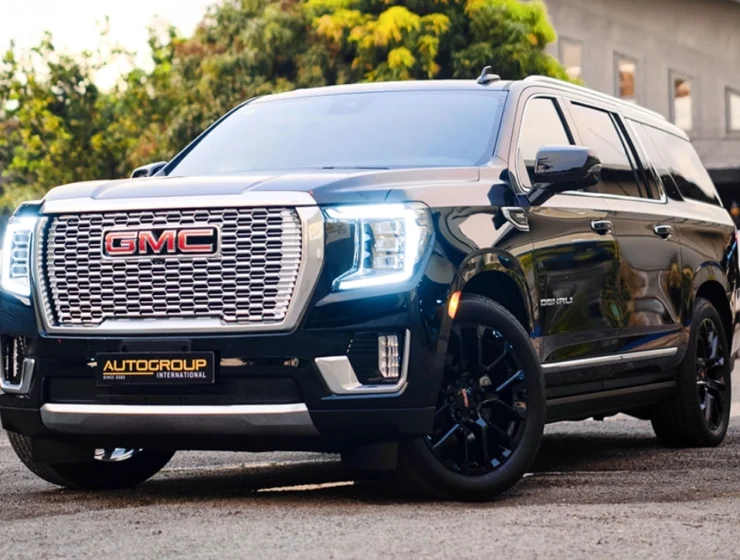 2024-gmc-yukon-denali-xl-reserve-exterior-front-quarter-panel