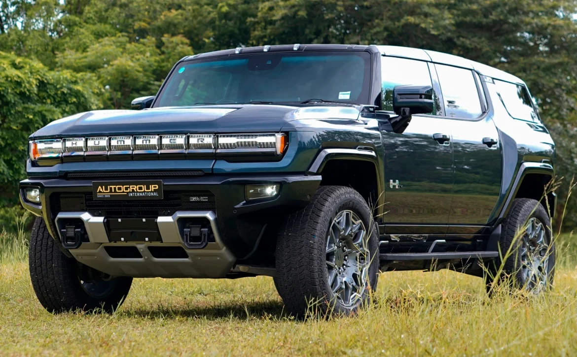 2025 GMC Hummer EV 3X Graphite Blue Metallic Front Quarter Panel right