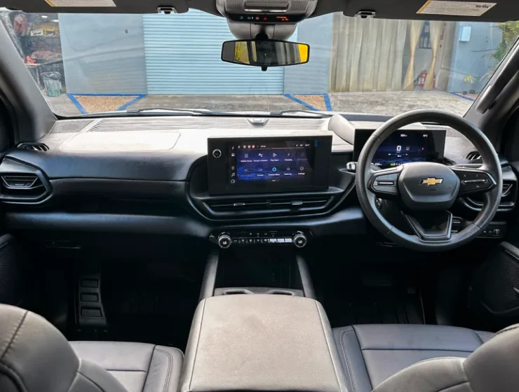 2025-Silverado-EV-Dashboard