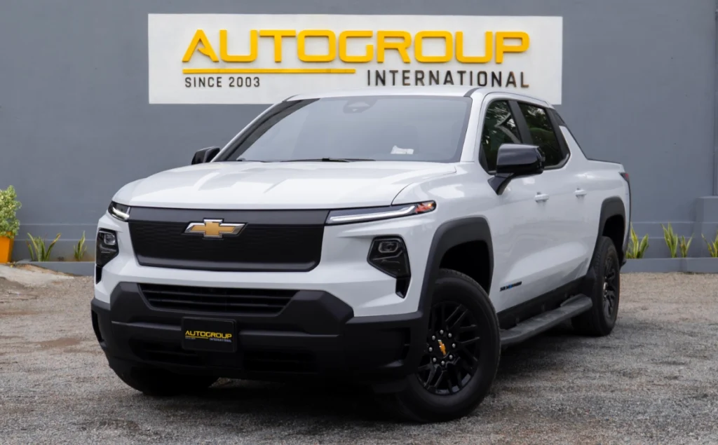 Chevrolet Silverado EV 4WT Summit White Exterior 3qtr panel
