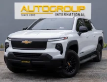 Chevrolet Silverado EV 4WT Summit White Exterior 3qtr panel