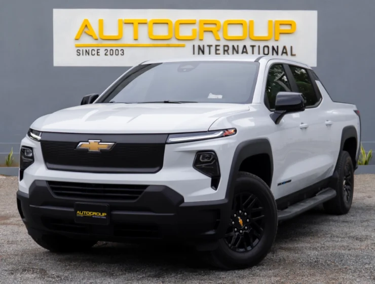 Chevrolet Silverado EV 4WT Summit White Exterior 3qtr panel