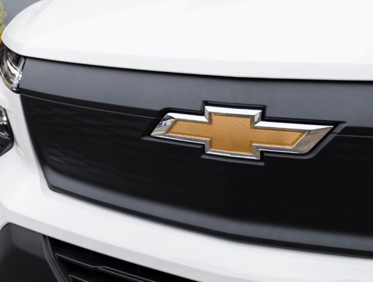 Chevrolet Silverado EV 4WT in Summit White Badge
