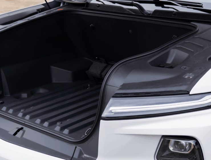 Chevrolet Silverado EV 4WT in Summit White Frunk 8065