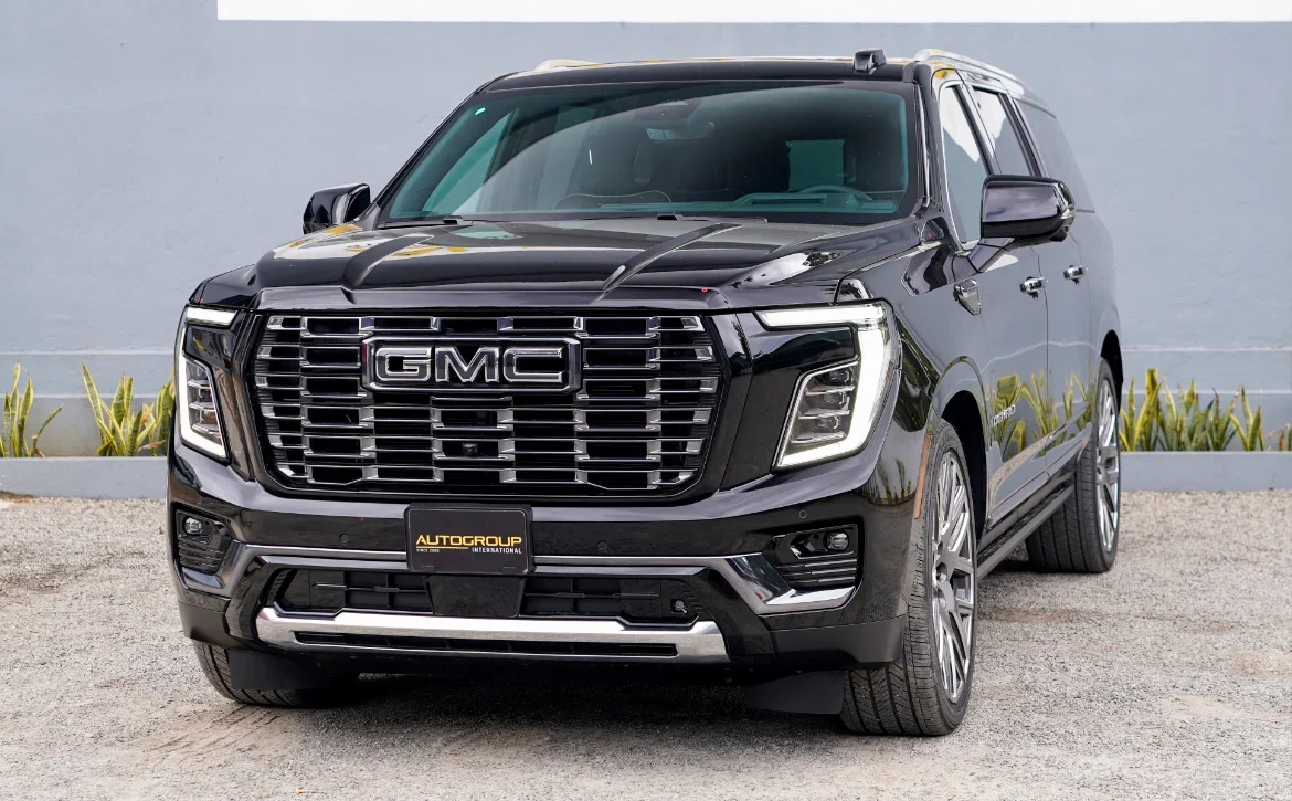 2025 GMC Yukon Denali Ultimate Front Qtr