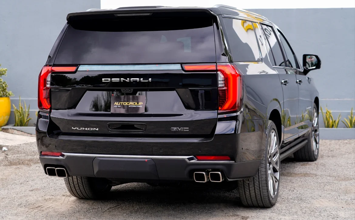 2025 GMC Yukon Denali Ultimate Front View tailgate