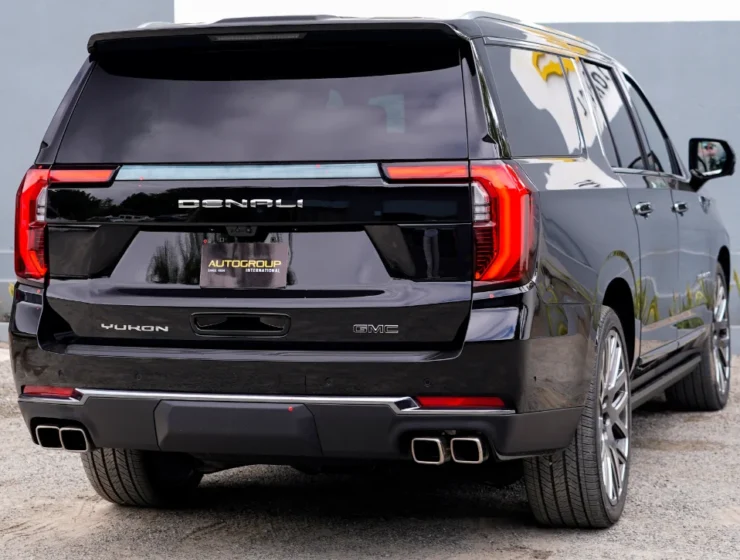2025 GMC Yukon Denali Ultimate Front View tailgate
