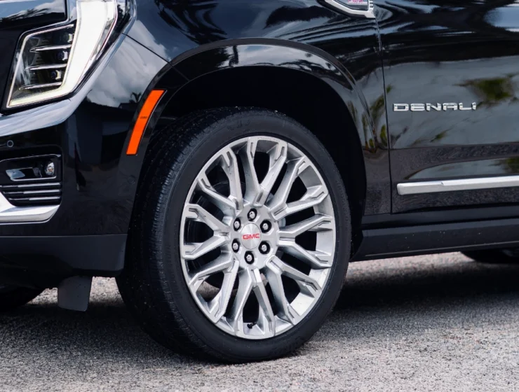 2025 GMC Yukon XL Denali Reserve in Void Black 24inch Painted Peral Wheels