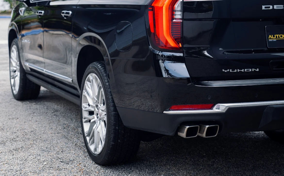 2025 GMC Yukon XL Denali Reserve in Void Black rear qtr panel