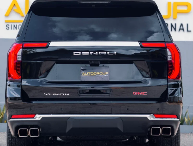 2025 GMC Yukon XL Denali Reserve in Void Black rear tailgate closed