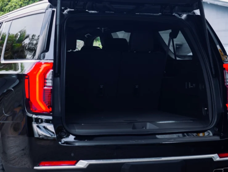 2025 GMC Yukon XL Denali Reserve in Void Black tailgate open