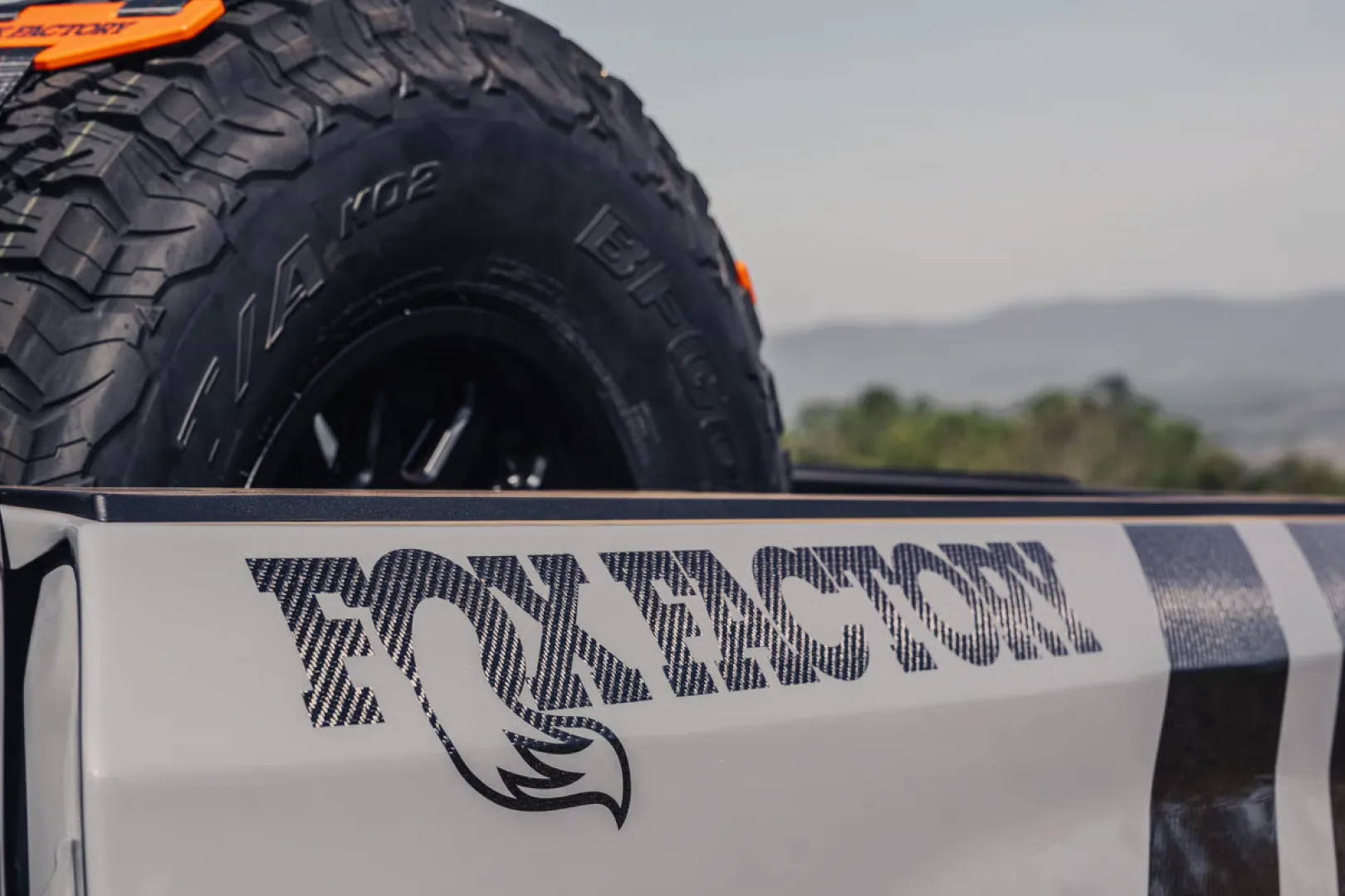 Fox-Factory-Chevy-Silverado-Closeup-Logo