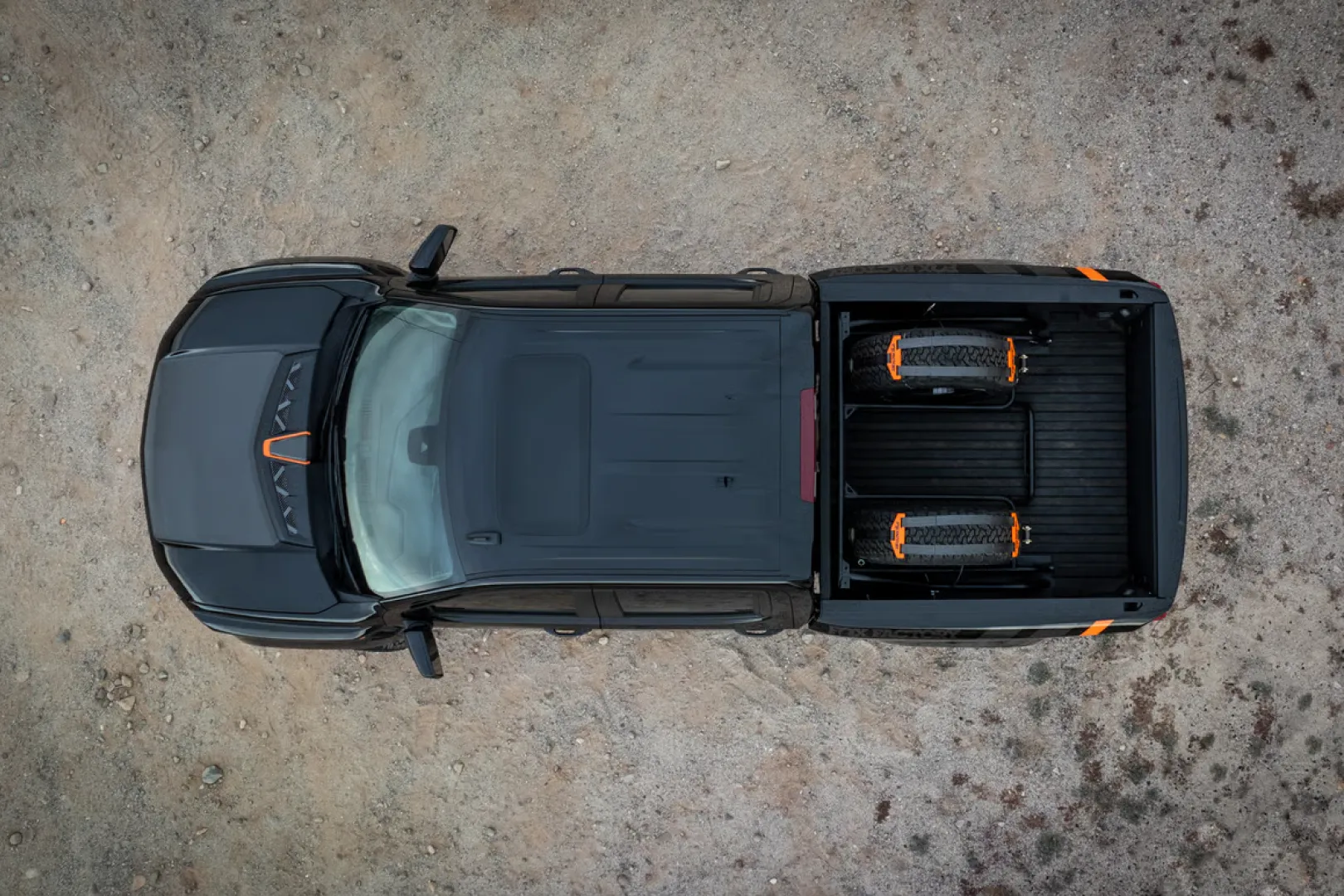 Fox-Factory-Chevy-Silverado-Travelling-1