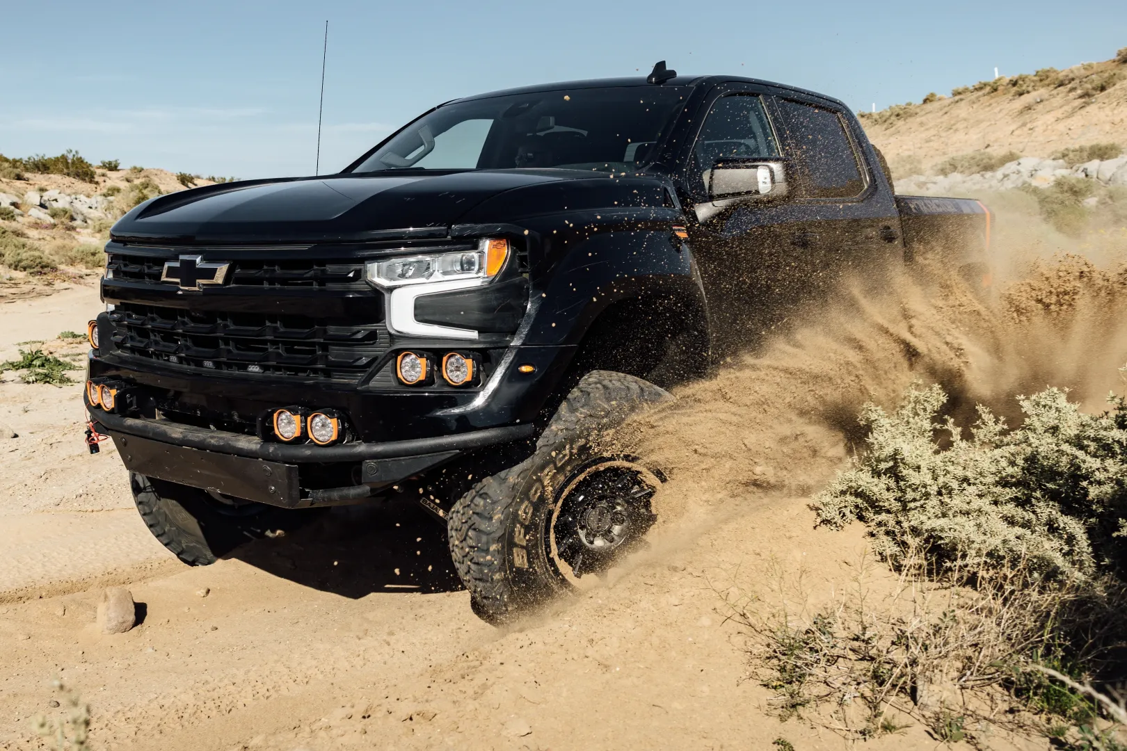 Fox-Factory-Chevy-Silverado-Travelling