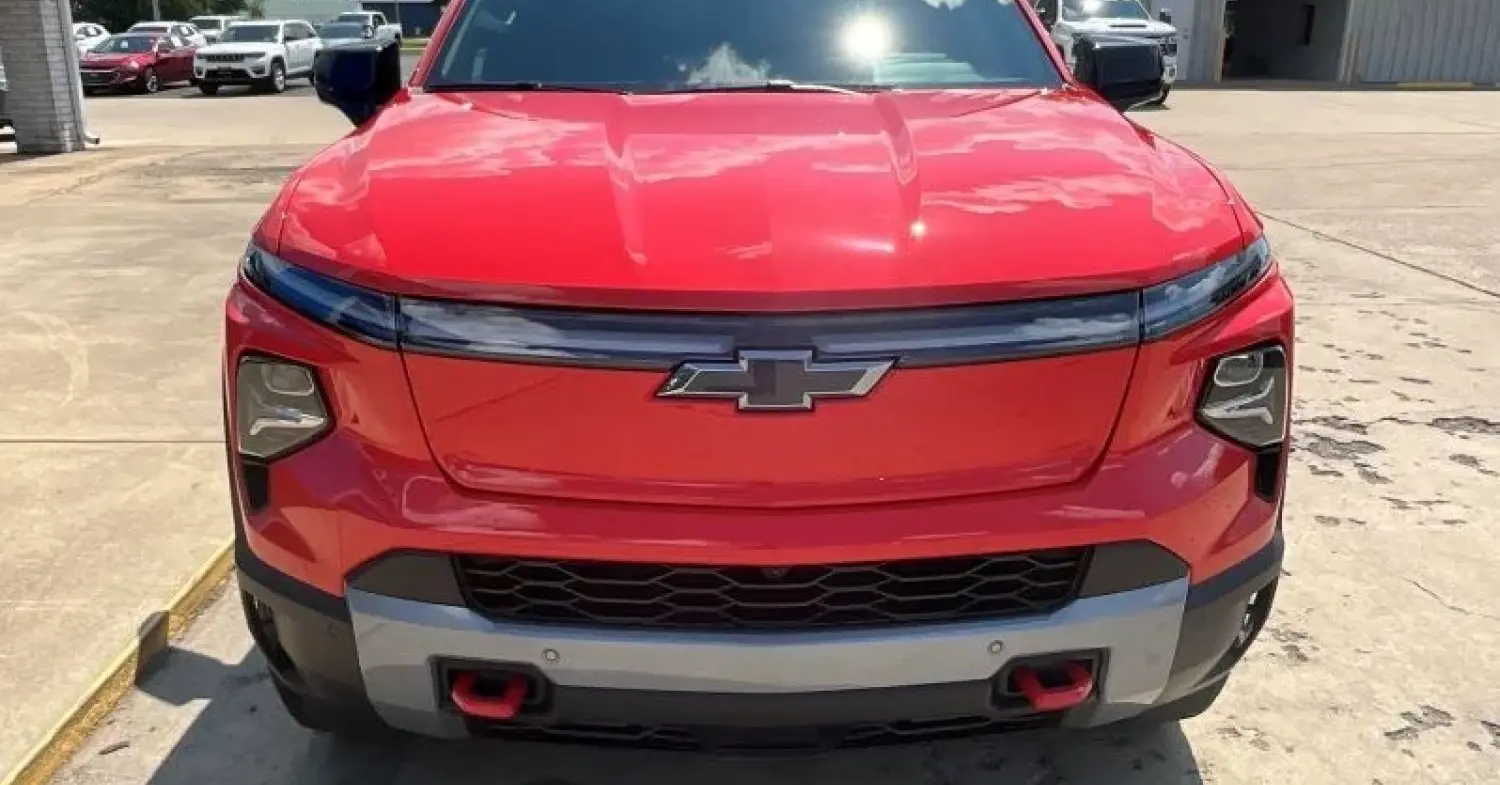 2025 Chevrolet Silverado Trail boss - Front